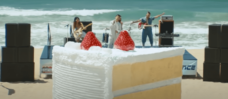 Read more about the article CAKE BY THE OCEAN Chords