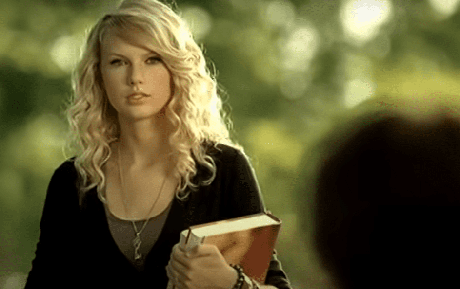 Read more about the article LOVE STORY – TAYLOR SWIFT Chords